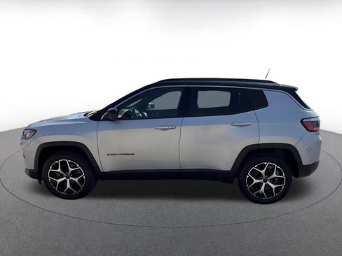 Used 2025 Jeep Compass Limited AWD/4WD image 9