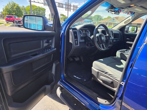 Used 2018 RAM 1500 ST AWD/4WD image 5