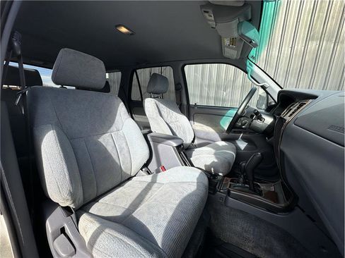 Used 2000 Toyota 4Runner SR5 image 4