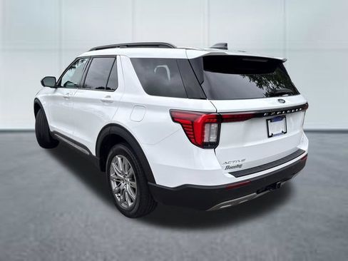 Used 2025 Ford Explorer Active w/ Active Comfort Package AWD/4WD image 2