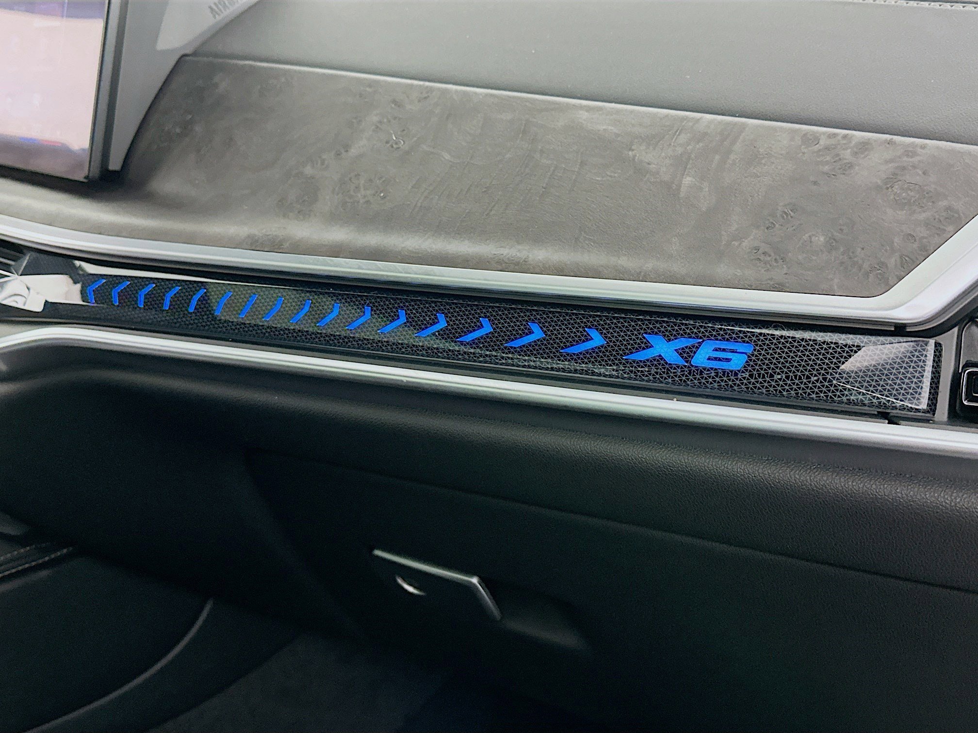 Used 2024 BMW X6 xDrive40i w/ Executive Package AWD/4WD image 30
