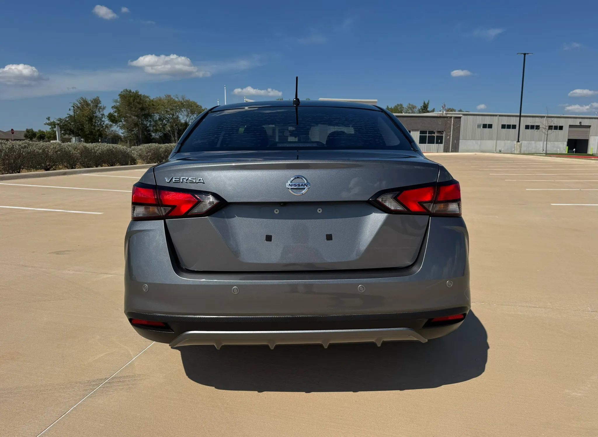 Used 2021 Nissan Versa S FWD image 5