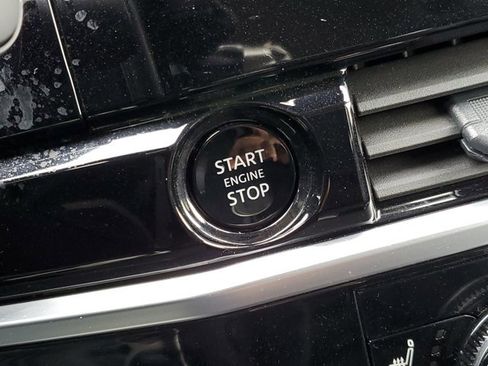 Certified 2025 Nissan Pathfinder SL image 17