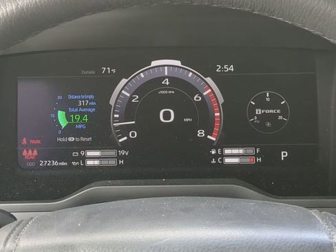 Used 2025 Toyota Tundra Limited AWD/4WD image 26