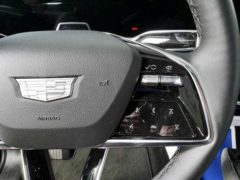 Certified 2025 Cadillac Optiq Luxury 1 AWD/4WD image 9