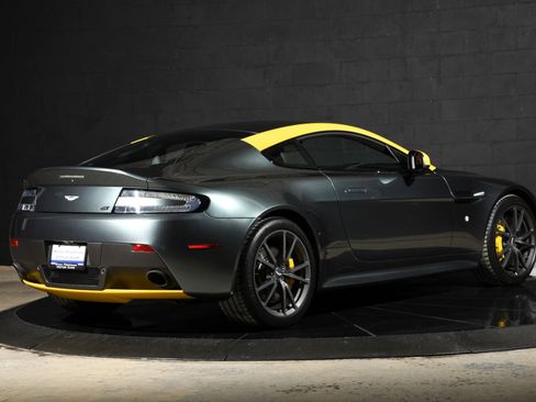 Used 2016 Aston Martin V8 Vantage GT RWD image 3