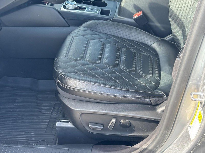 Used 2023 Ford Escape Platinum w/ Premium Technology Package AWD/4WD image 17