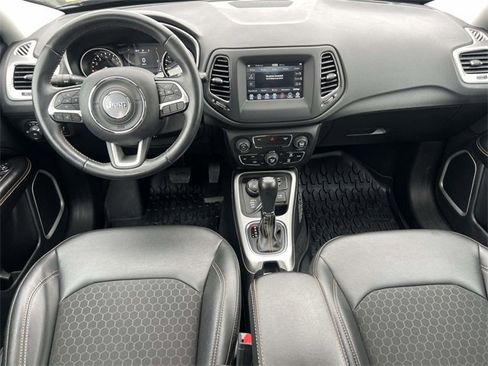 Used 2019 Jeep Compass Latitude image 14