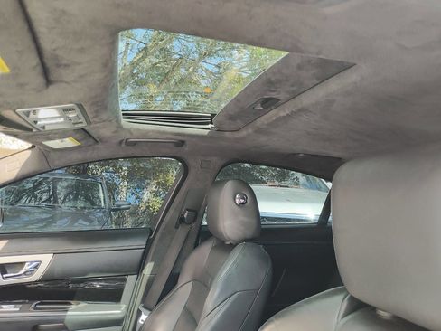 Used 2014 Jaguar XF 3.0 image 33