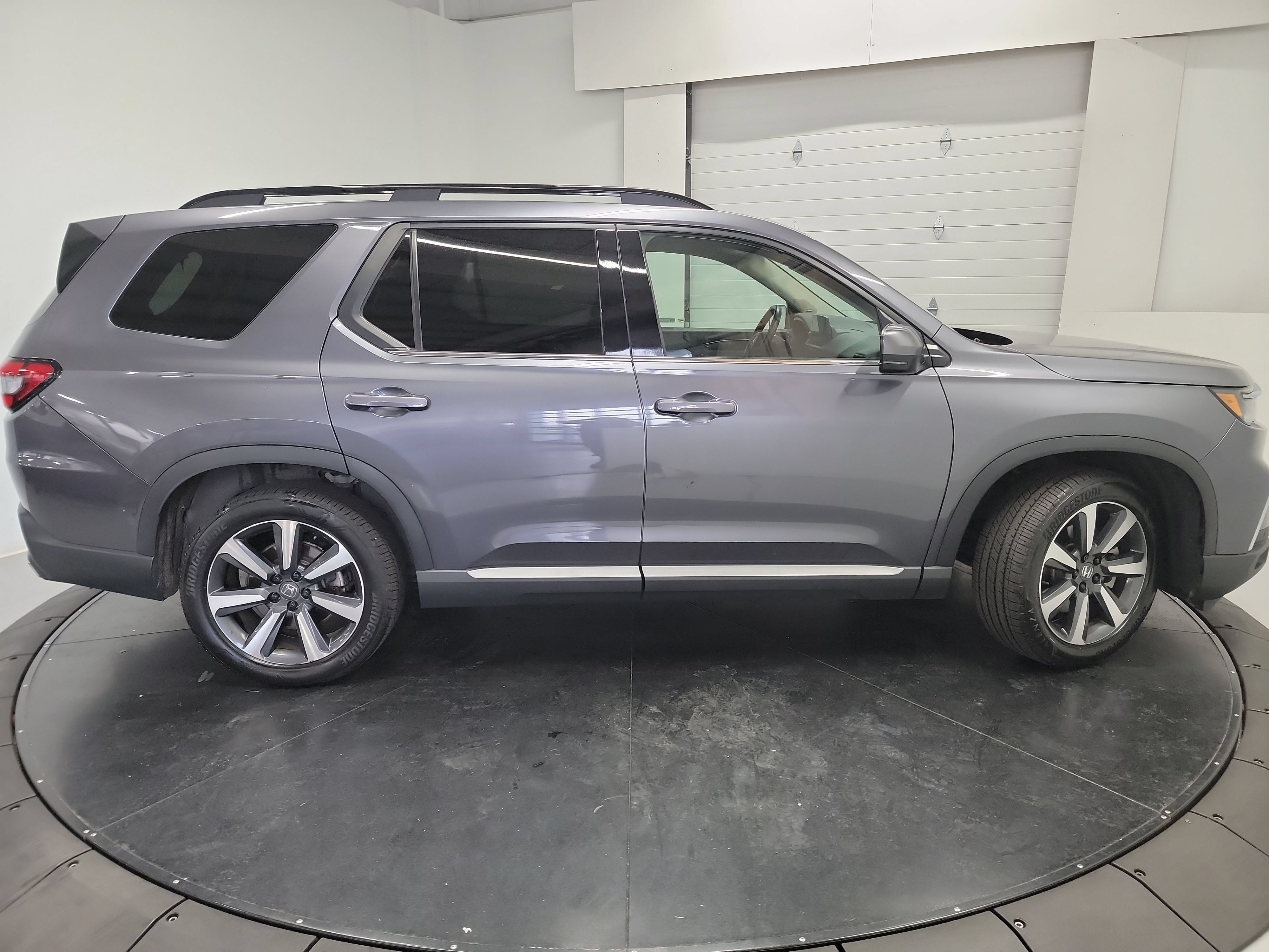 Certified 2025 Honda Pilot Touring image 11