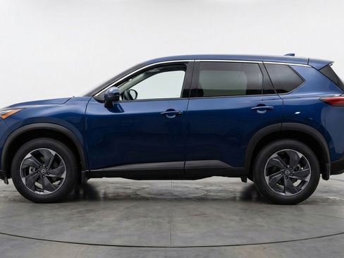 Used 2025 Nissan Rogue SV image 5