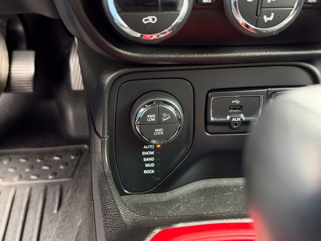 Used 2015 Jeep Renegade Trailhawk w/ Premium Leather Group AWD/4WD image 23