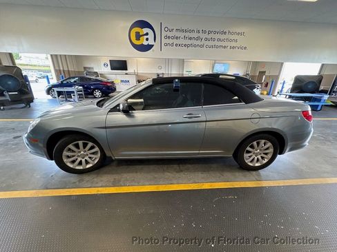 Used 2010 Chrysler Sebring LX w/ Convenience Group FWD image 7