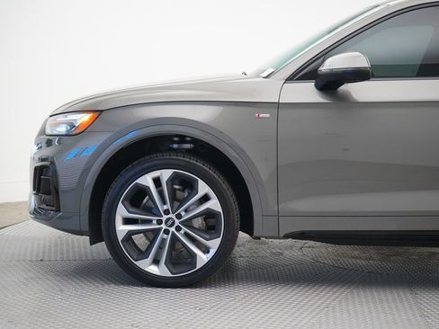 Used 2023 Audi Q5 2.0T Premium Plus w/ Premium Plus Package AWD/4WD image 2