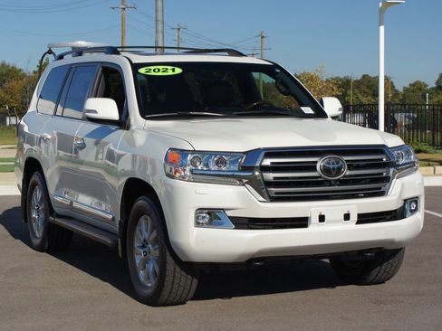 Used 2021 Toyota Land Cruiser image 2