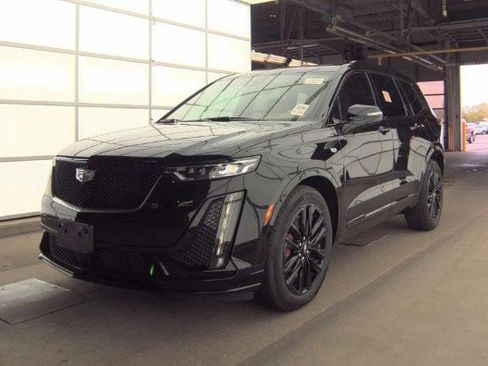 Used 2024 Cadillac XT6 Sport w/ LPO, ONYX Package AWD/4WD image 2
