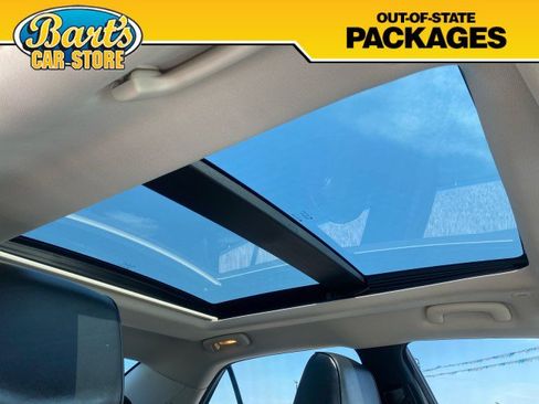 Used 2019 Chrysler 300 Limited AWD/4WD image 12