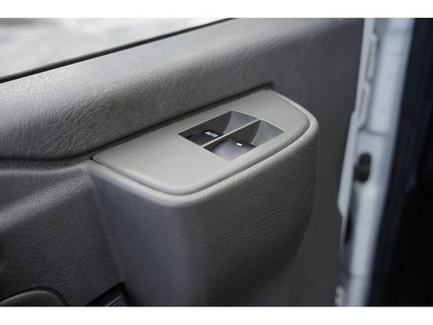 Used 2018 Chevrolet Express 2500 w/ Driver Convenience Package image 21