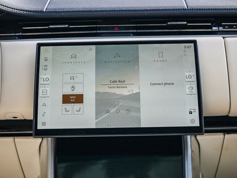 Certified 2025 Land Rover Range Rover SE image 15