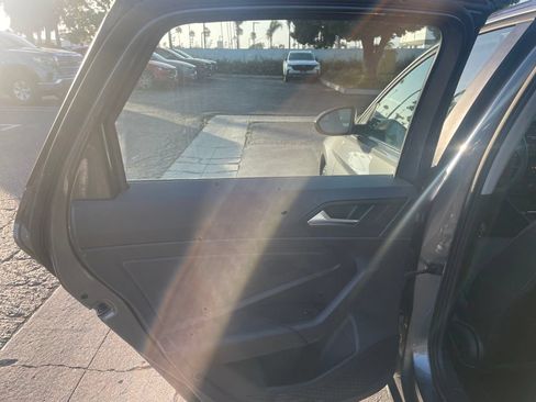 Used 2019 Volkswagen Jetta SE FWD image 12