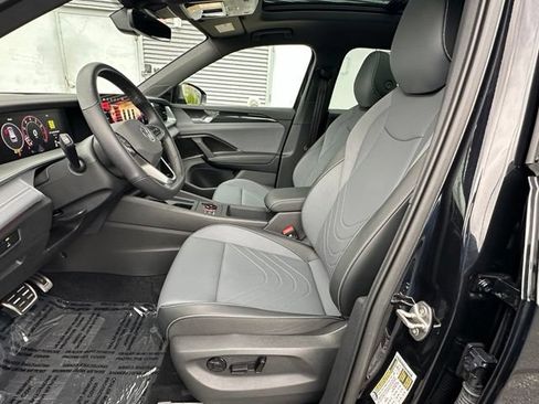 Certified 2025 Volkswagen Tiguan SE R-Line AWD/4WD image 24