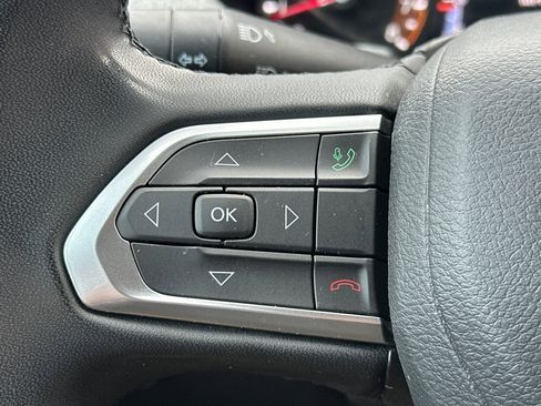 Used 2024 Jeep Compass Latitude image 36