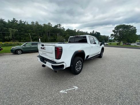 Used 2024 GMC Sierra 2500 AT4 w/ AT4 Preferred Package AWD/4WD image 5