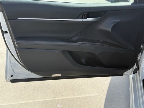 Used 2022 Toyota Camry XSE image 10