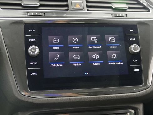 Used 2018 Volkswagen Tiguan SE AWD/4WD image 17