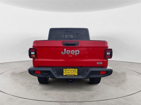 Used 2020 Jeep Gladiator Overland image 4