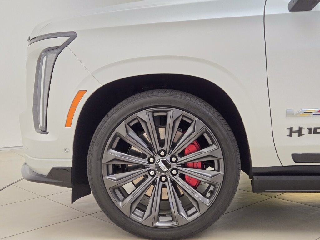 Used 2025 Cadillac Escalade V AWD/4WD image 13