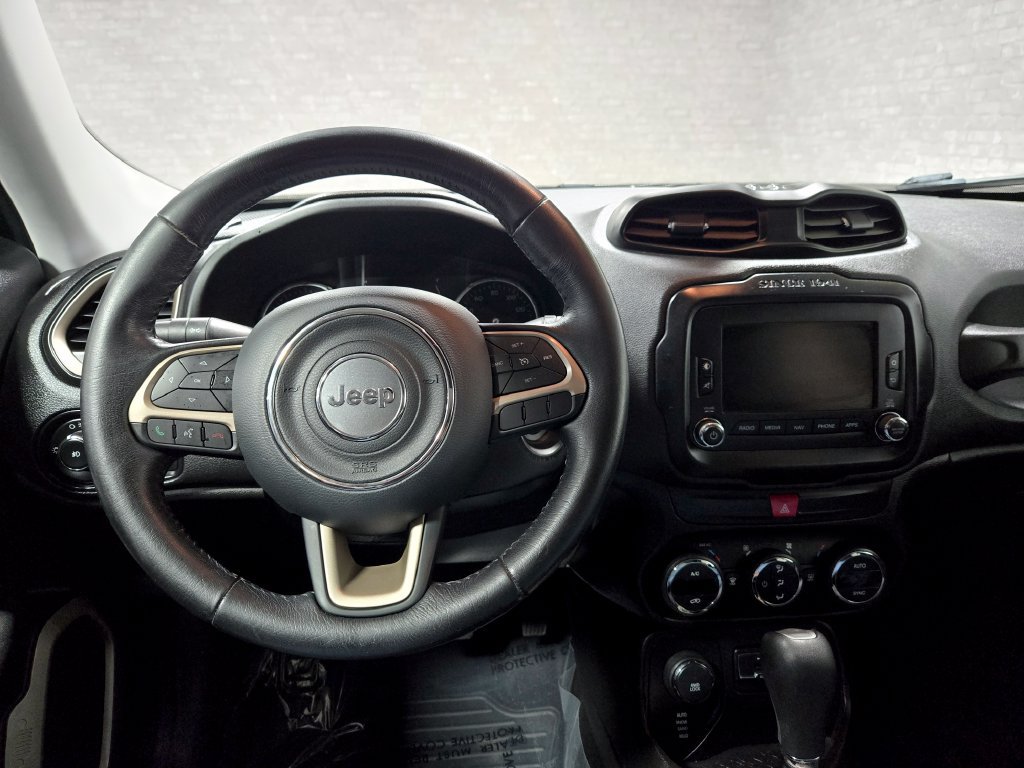 Used 2016 Jeep Renegade Latitude AWD/4WD image 17