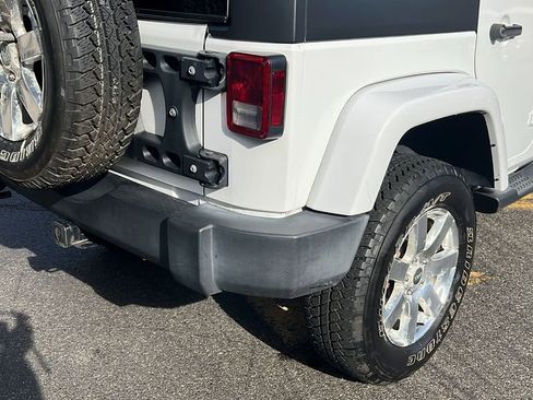 Used 2017 Jeep Wrangler Unlimited Sahara w/ Connectivity Group image 16