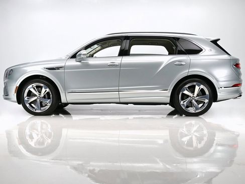 Certified 2025 Bentley Bentayga Extended Wheelbase image 37