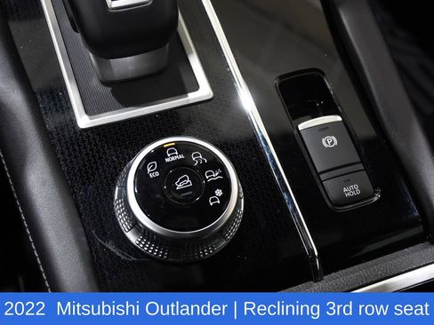 Used 2022 Mitsubishi Outlander SE image 25