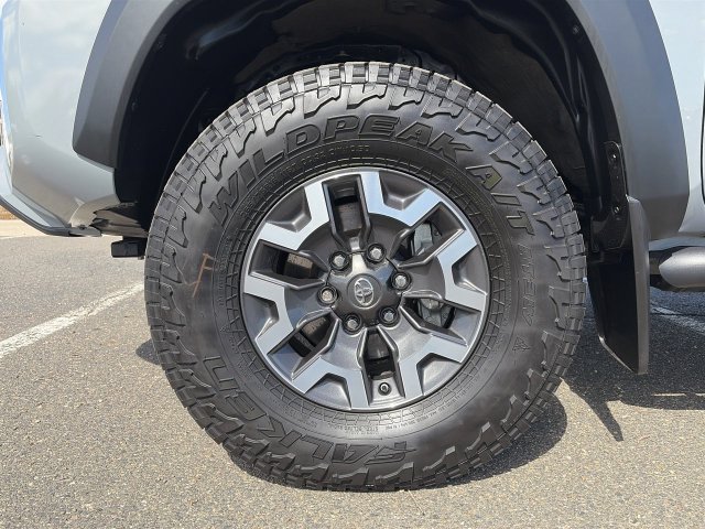 Used 2020 Toyota Tacoma TRD Off-Road w/ Technology Package AWD/4WD image 19
