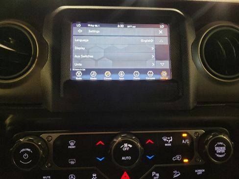 Used 2018 Jeep Wrangler Unlimited Sport S AWD/4WD image 25