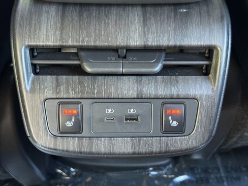 Used 2024 Nissan Ariya FWD image 36