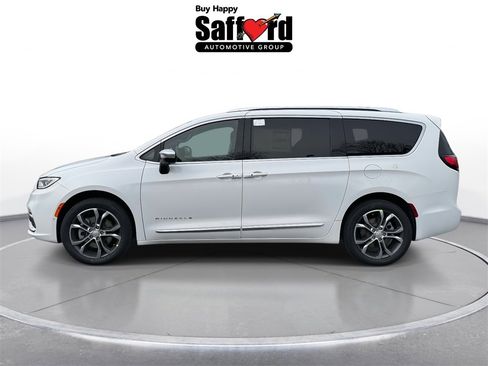 New 2026 Chrysler Pacifica Pinnacle image 5