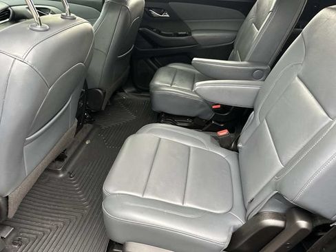 Used 2020 Chevrolet Traverse LT w/ LT Premium Package FWD image 12
