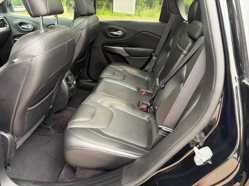 Used 2019 Jeep Cherokee Limited AWD/4WD image 14
