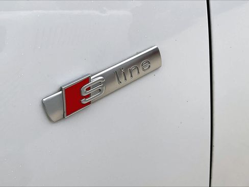 Used 2018 Audi Q3 2.0T Premium Plus w/ Premium Plus Package AWD/4WD image 14
