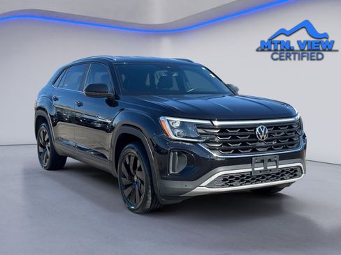 Used 2024 Volkswagen Atlas Cross Sport SE w/ Black Wheel Package image 8