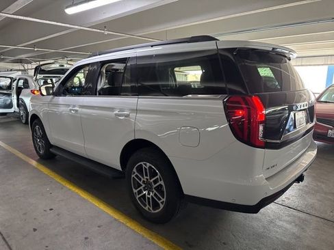 Used 2025 Ford Expedition Active image 4