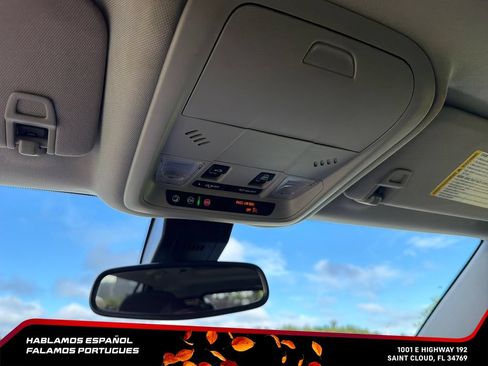 Used 2024 GMC Terrain SLE w/ Driver Convenience Package FWD image 24