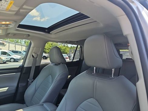 Used 2023 Toyota Highlander XLE FWD image 16