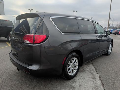 Used 2019 Chrysler Pacifica LX image 7