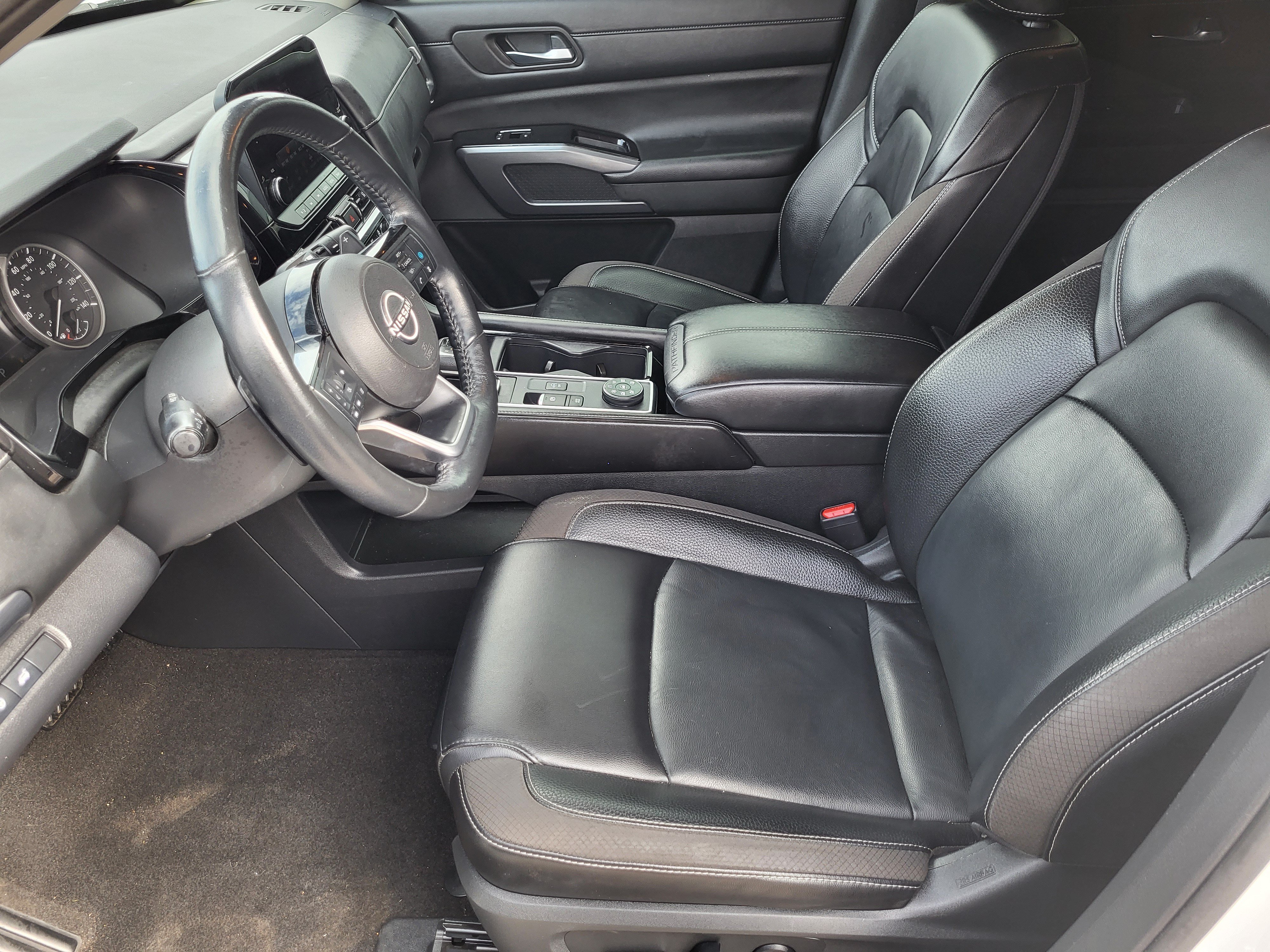 Used 2024 Toyota RAV4 LE AWD/4WD image 11