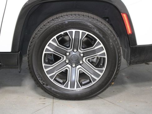 Used 2023 Jeep Wagoneer L Series II image 16