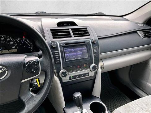 Used 2014 Toyota Camry L image 8